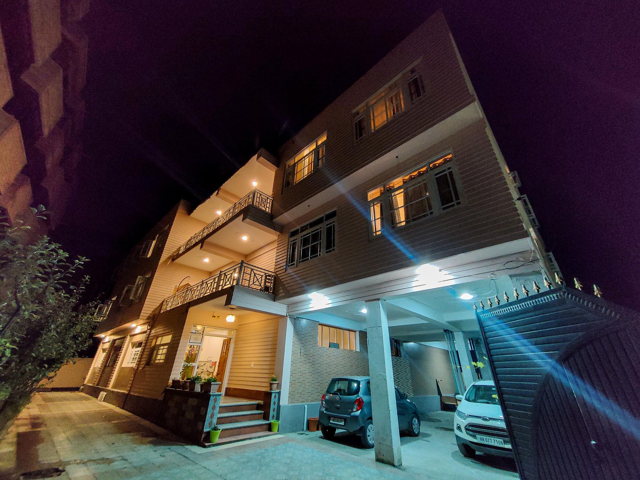 undefined  Click Sunburry Hotel Srinagar