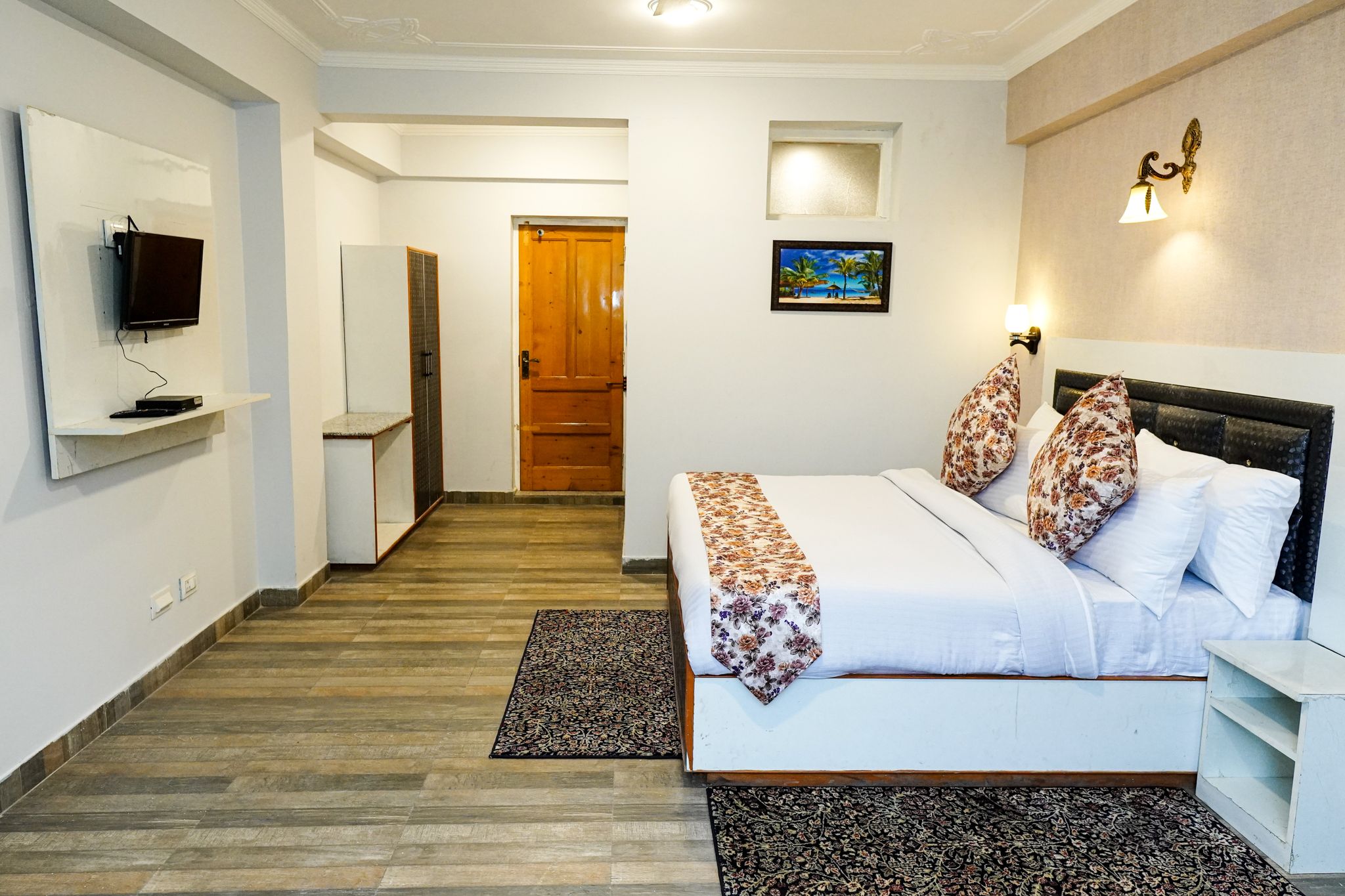  Click Sunburry Hotel Srinagar Deluxe Room 3