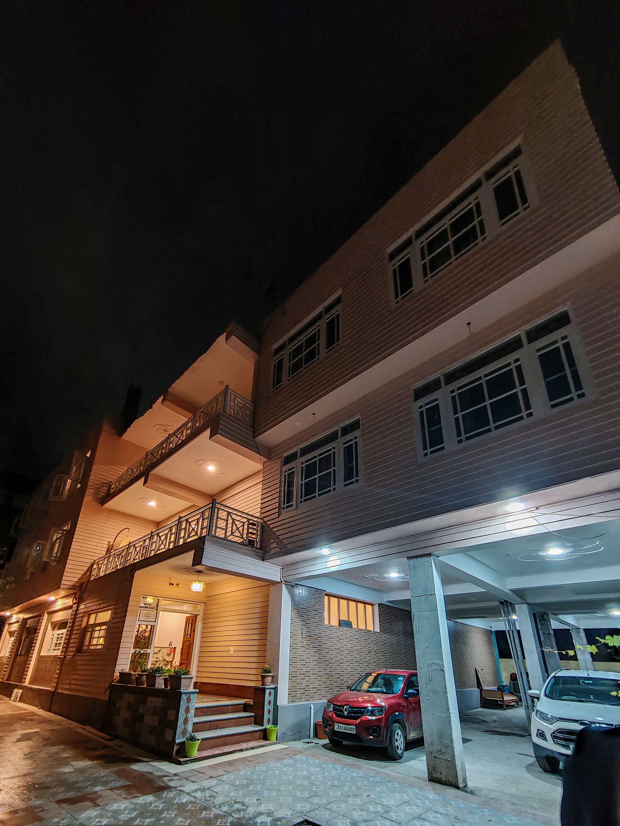 undefined  Click Sunburry Hotel Srinagar 7