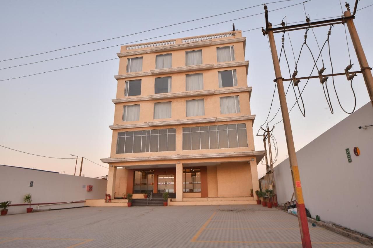 Click Hotel LH Seven, Morbi
