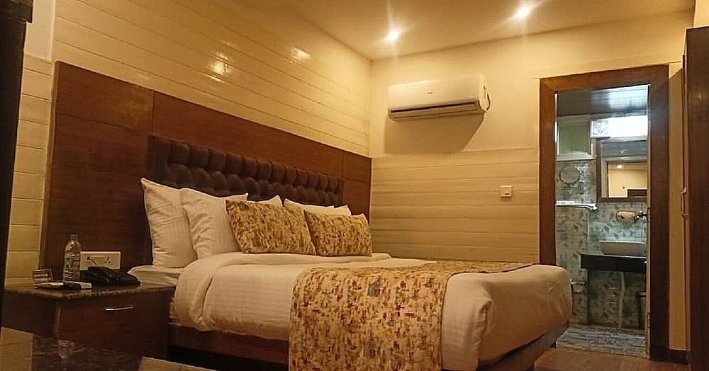 Yashshree Mussoorie Mall Road Deluxe Room 5