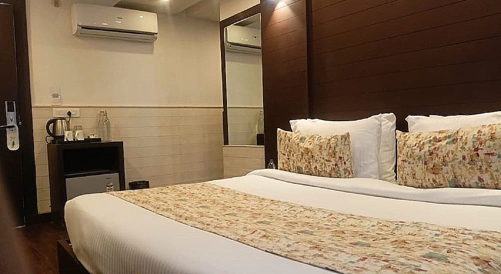 Yashshree Mussoorie Mall Road Deluxe Room 4