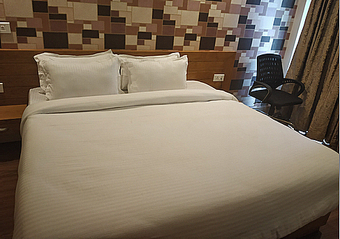 Yashshree Mussoorie Mall Road Deluxe Room 2