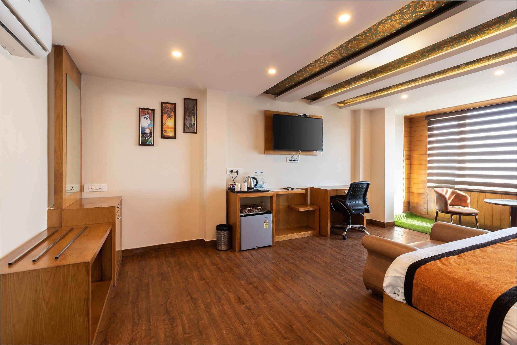 undefined Yashshree Mussoorie Mall Road 10