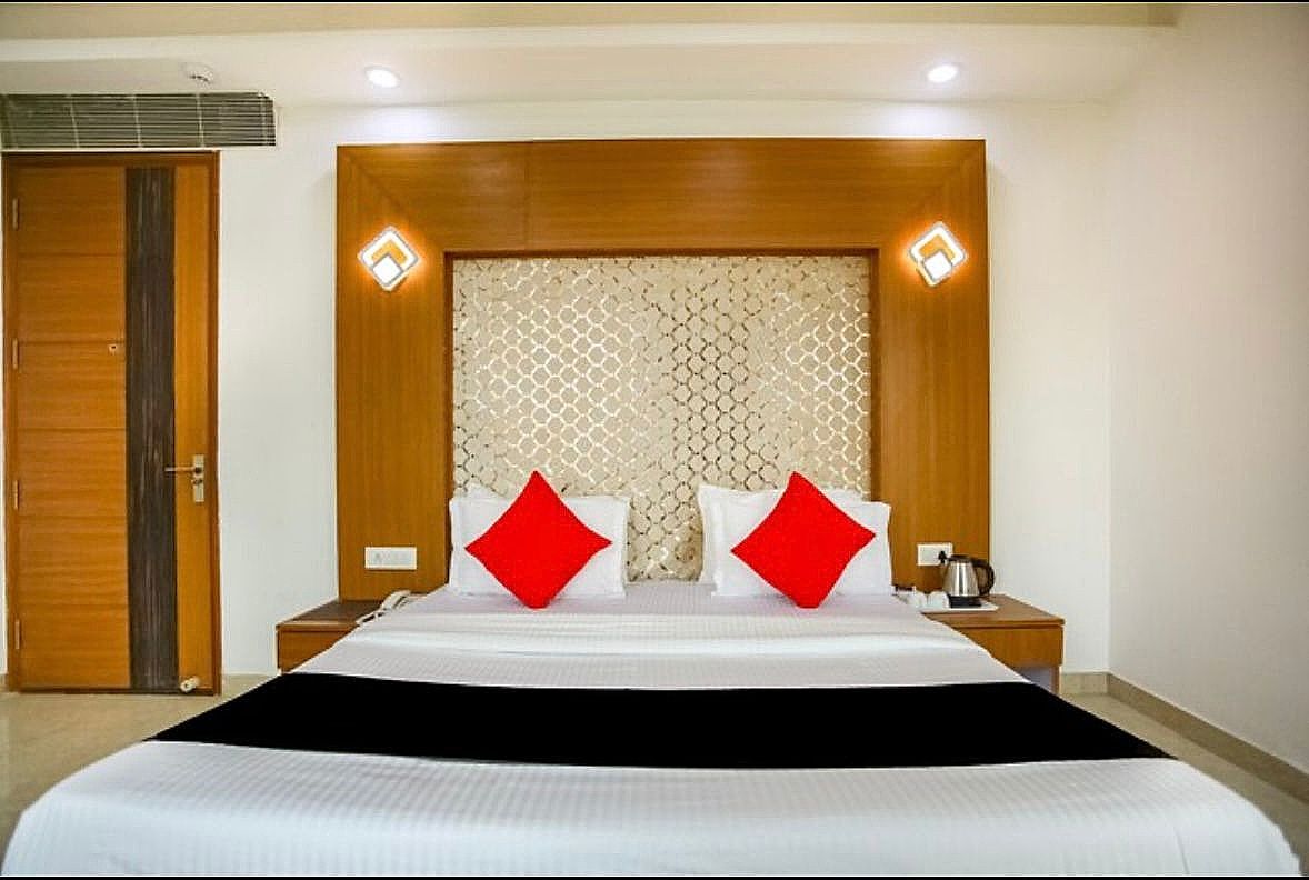 Zen Inn A Luxury Hotel Deluxe Double Room