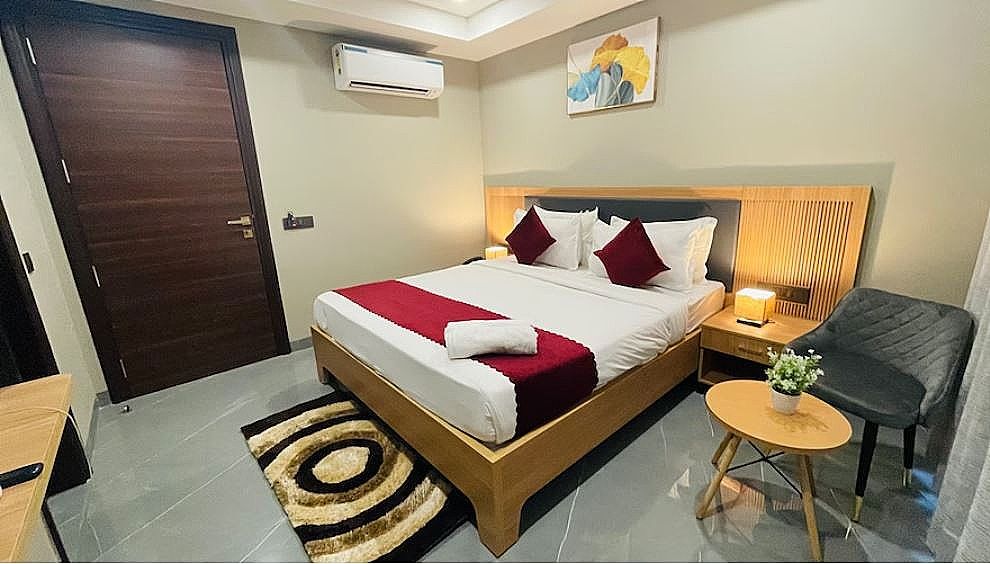 Saltstayz Select - Golf Course Road & Sector 57 Day Use Room, Stay is valid for 6 hours between 1000 Hrs to 1700 Hrs