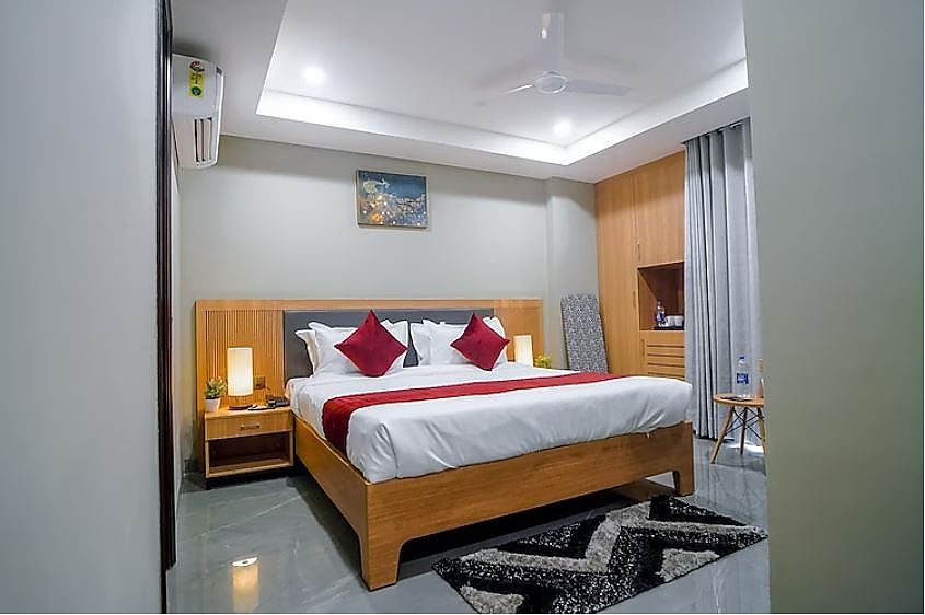 Saltstayz Select - Golf Course Road & Sector 57 Day Use Room, Stay is valid for 6 hours between 1000 Hrs to 1700 Hrs 2