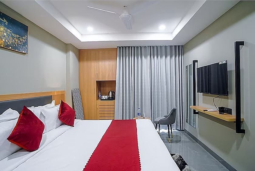 Saltstayz Select - Golf Course Road & Sector 57 Standard Room 4