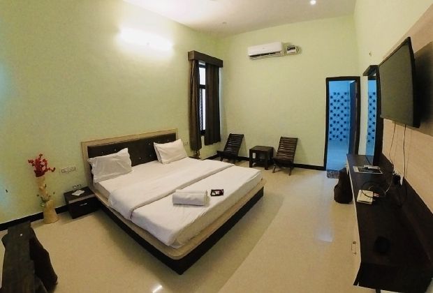 Aravali Hills Resort Deluxe Room 6