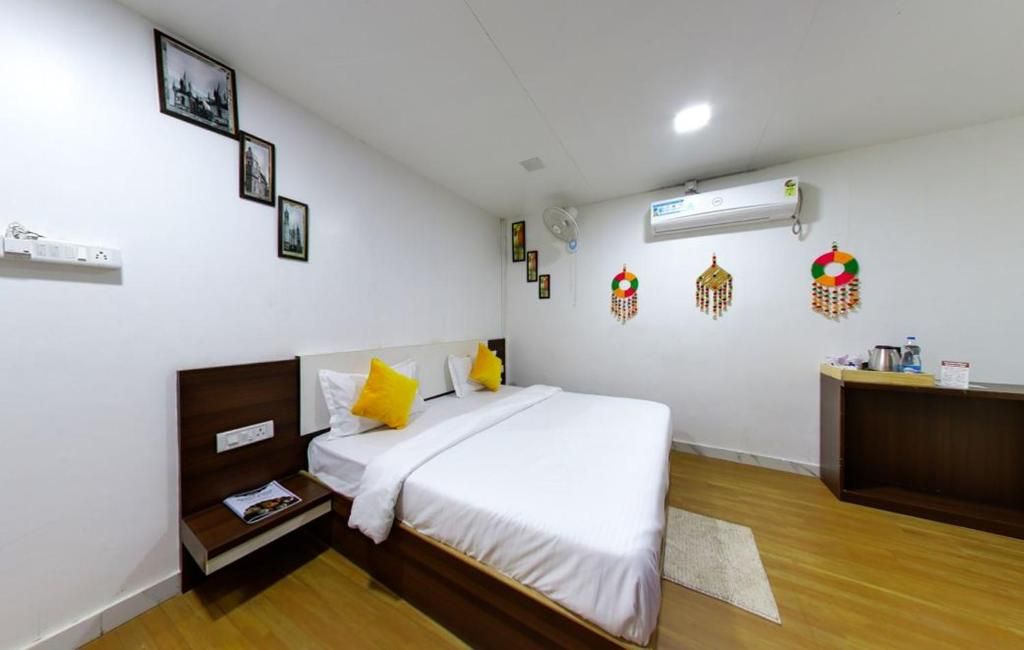 KAUSHAL HILLTOP RESORT and VILLA Deluxe Room 3