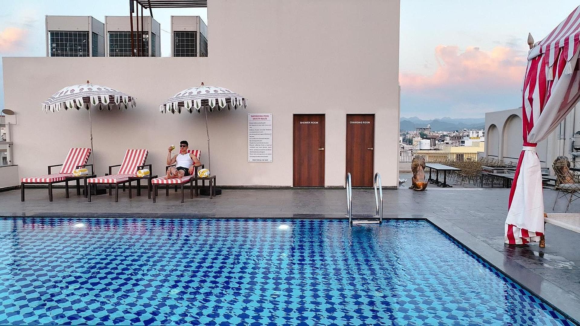 Swimming pool