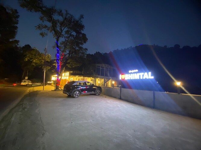 The Aesthetic Hotel And Restaurant Deluxe Room 3