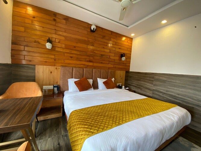 The Aesthetic Hotel And Restaurant Deluxe Room 6