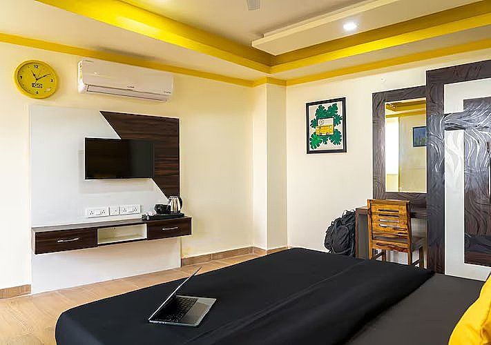 The Hosteller Dehradun Deluxe Double Room 7