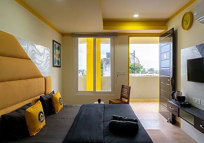 The Hosteller Dehradun Deluxe Double Room 4