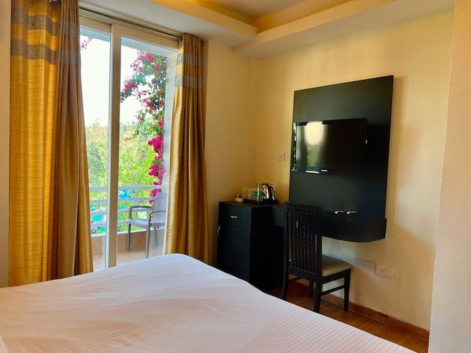 Royal Court by Vikalp Luxury Ac Room With Balcony 6