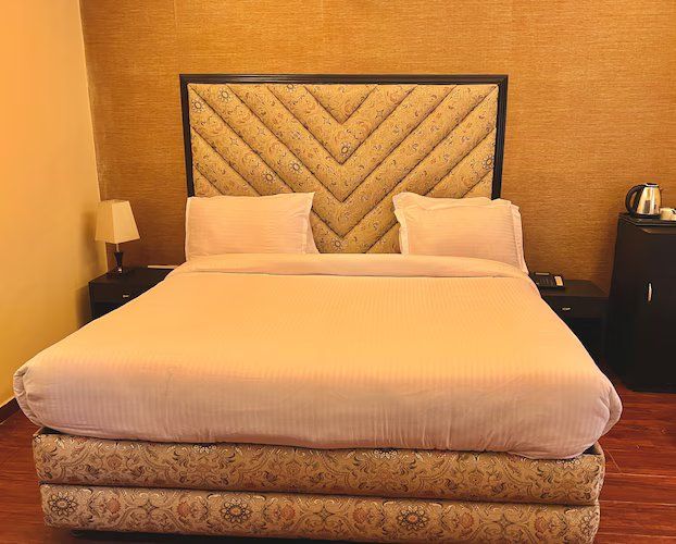 Royal Court by Vikalp Luxury Ac Room With Balcony 2