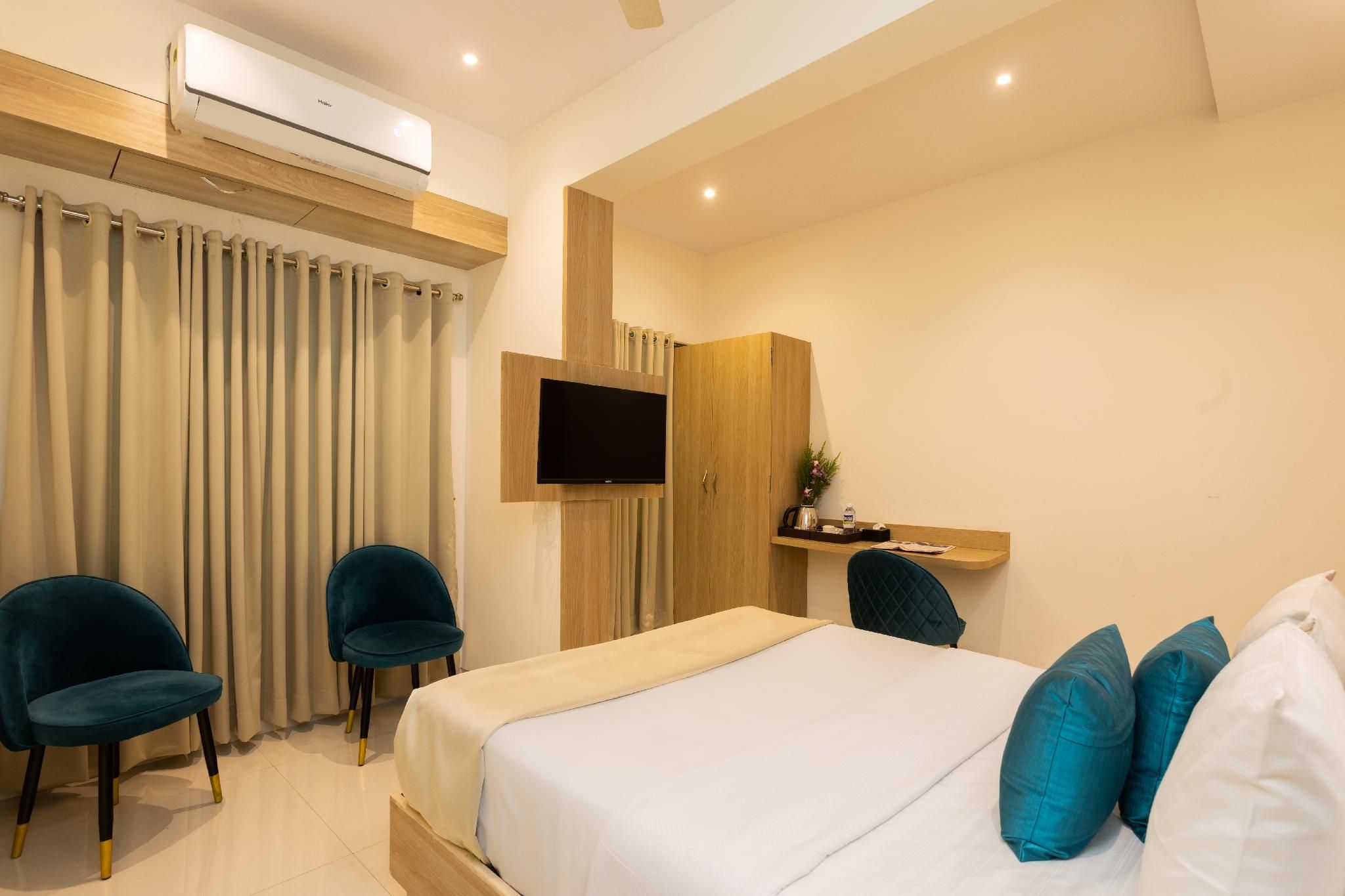 Blugent Residency Deluxe AC Room