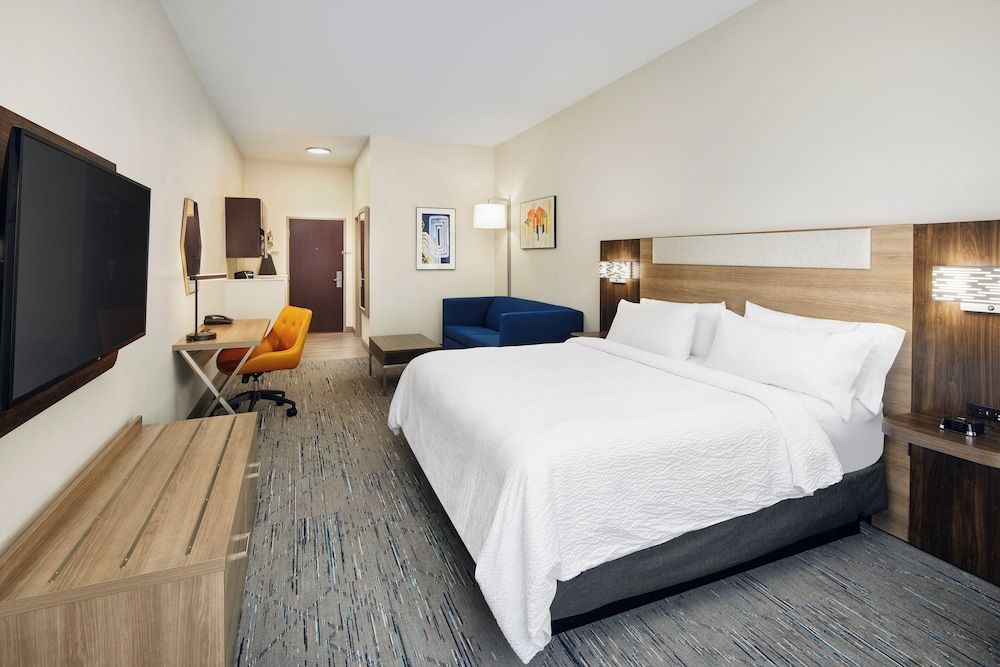 Suite, 1 King Bed, Hearing Accessible