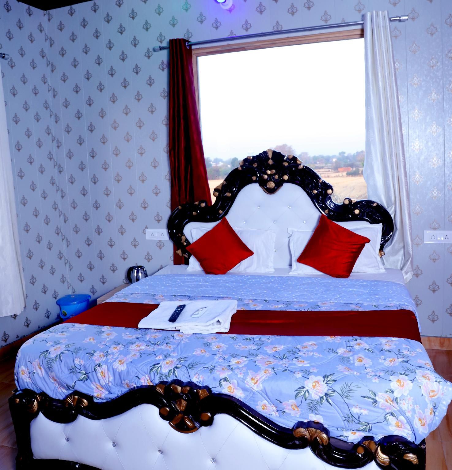 Hotel Krishna Manu Palace Orchha Deluxe Room 2