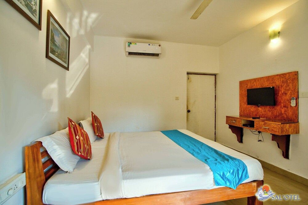 Salotel- near Mae De Deus Church Deluxe Double Room 11