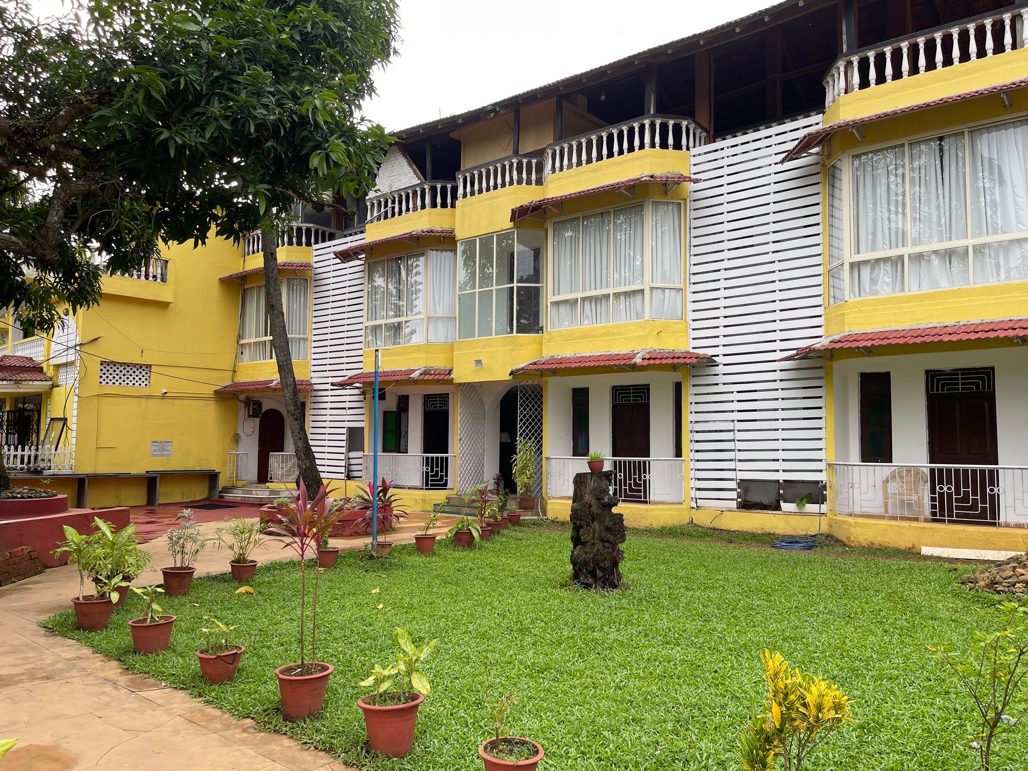 undefined Salotel- near Mae De Deus Church