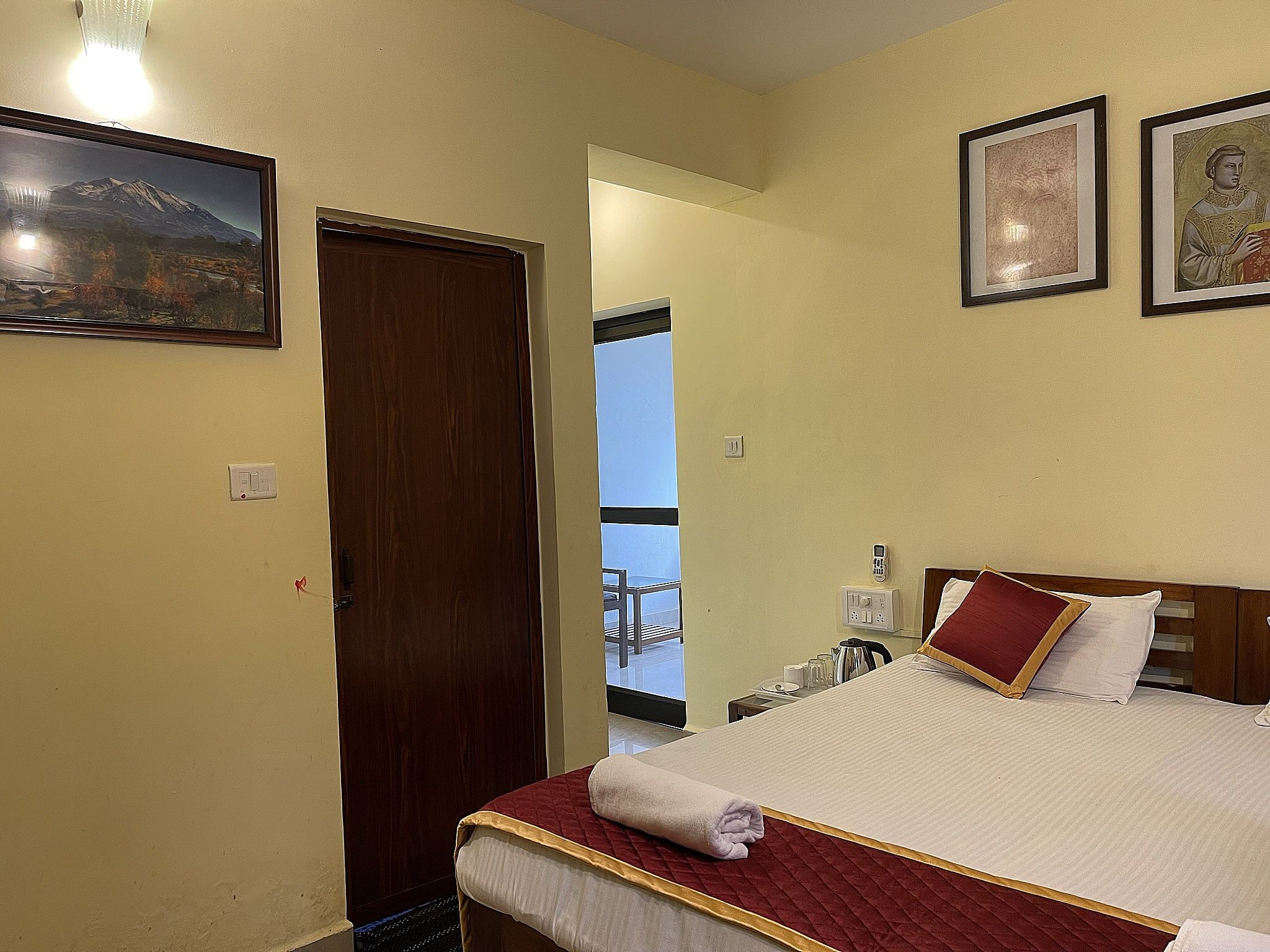 Economy Room