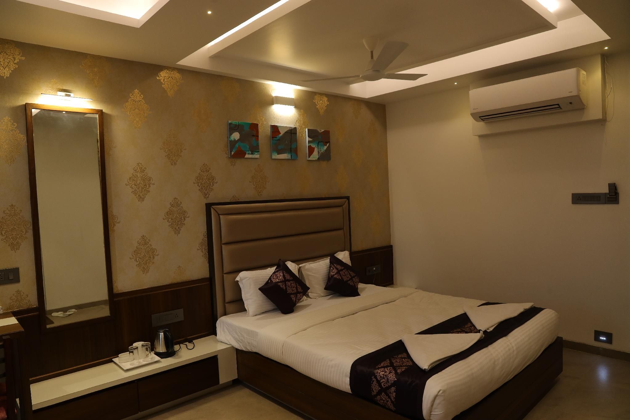Blisss Hotel, Kolhapur Deluxe AC Room