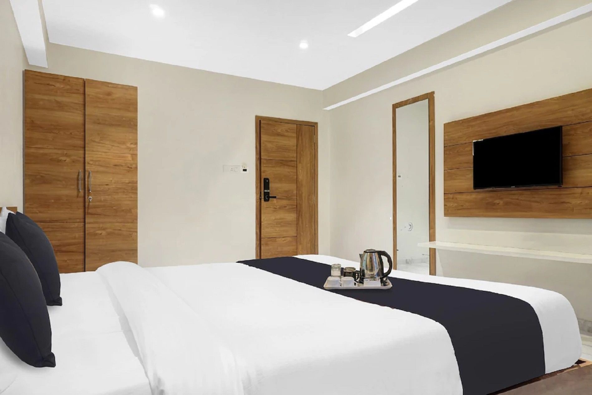 L P Regency Deluxe Room 9