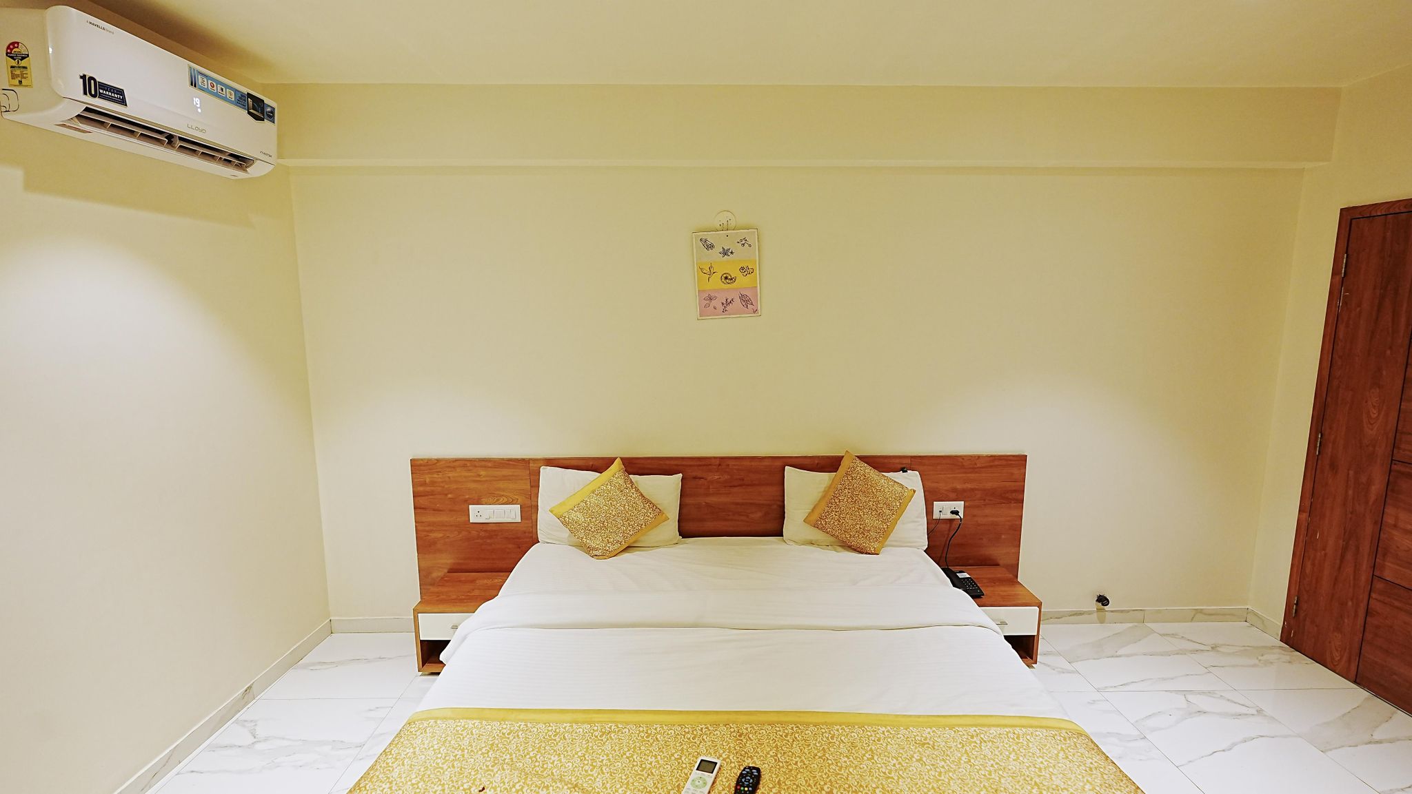 L P Regency Deluxe Room 10