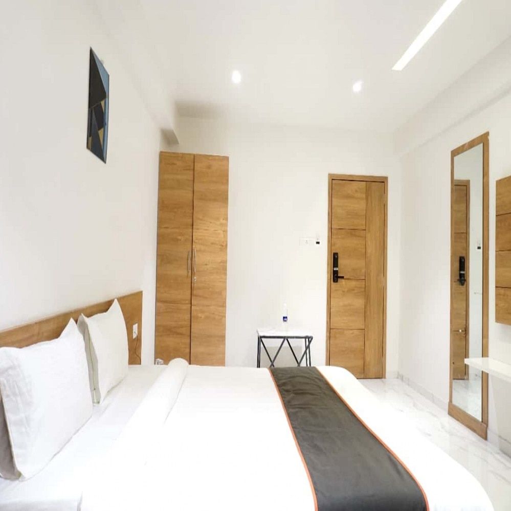 L P Regency Deluxe Room 5