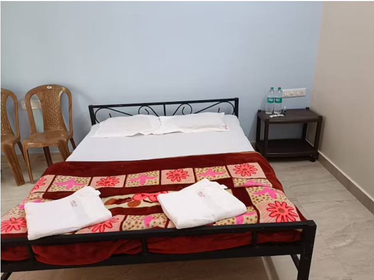 Hotel Deepak Executive, Ganpatipule Budget Non AC Room 8