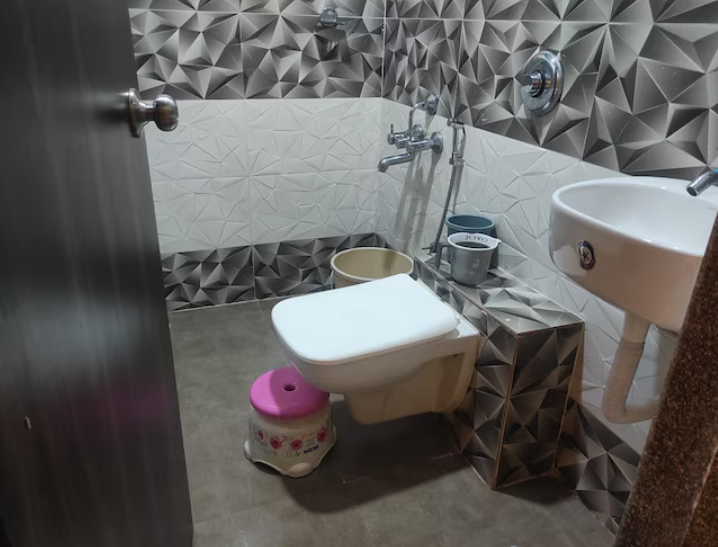 Hotel Deepak Executive, Ganpatipule Budget Non AC Room