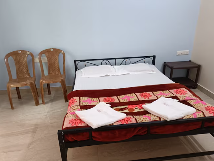 Hotel Deepak Executive, Ganpatipule Budget Non AC Room 3