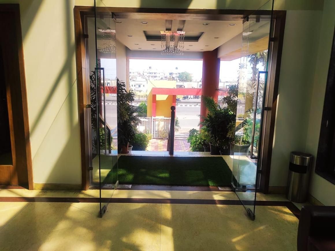 undefined Hotel Manasi Royal 8