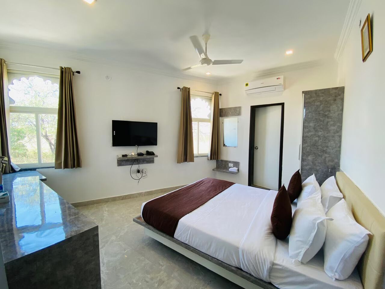 undefined Hotel Arryaa Inn 5