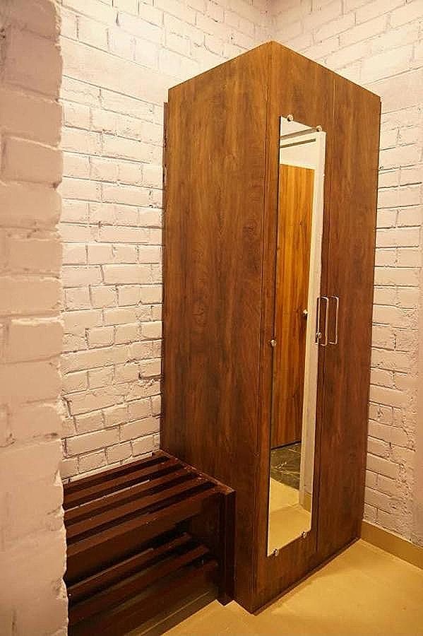 1025