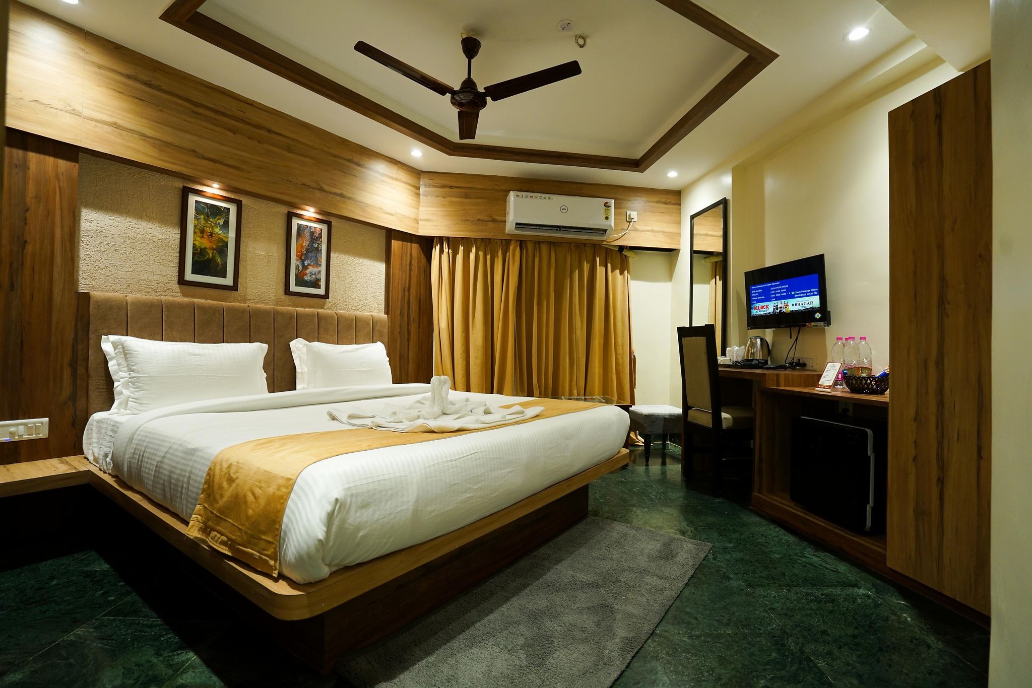 SUITE ROOM