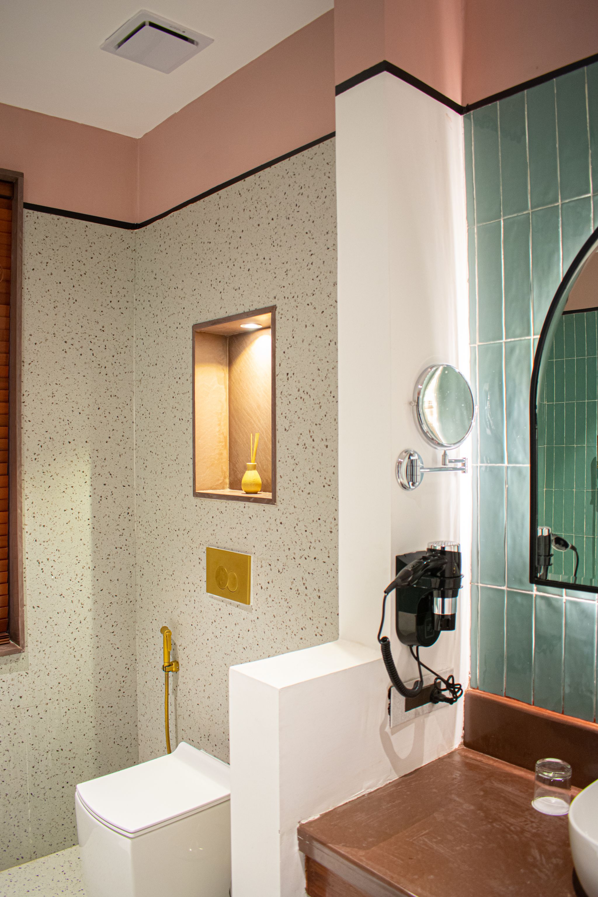 Casa Blanca Lake City - A Unit Of Soul Bistro and Lounge Premium Suite with Balcony 10