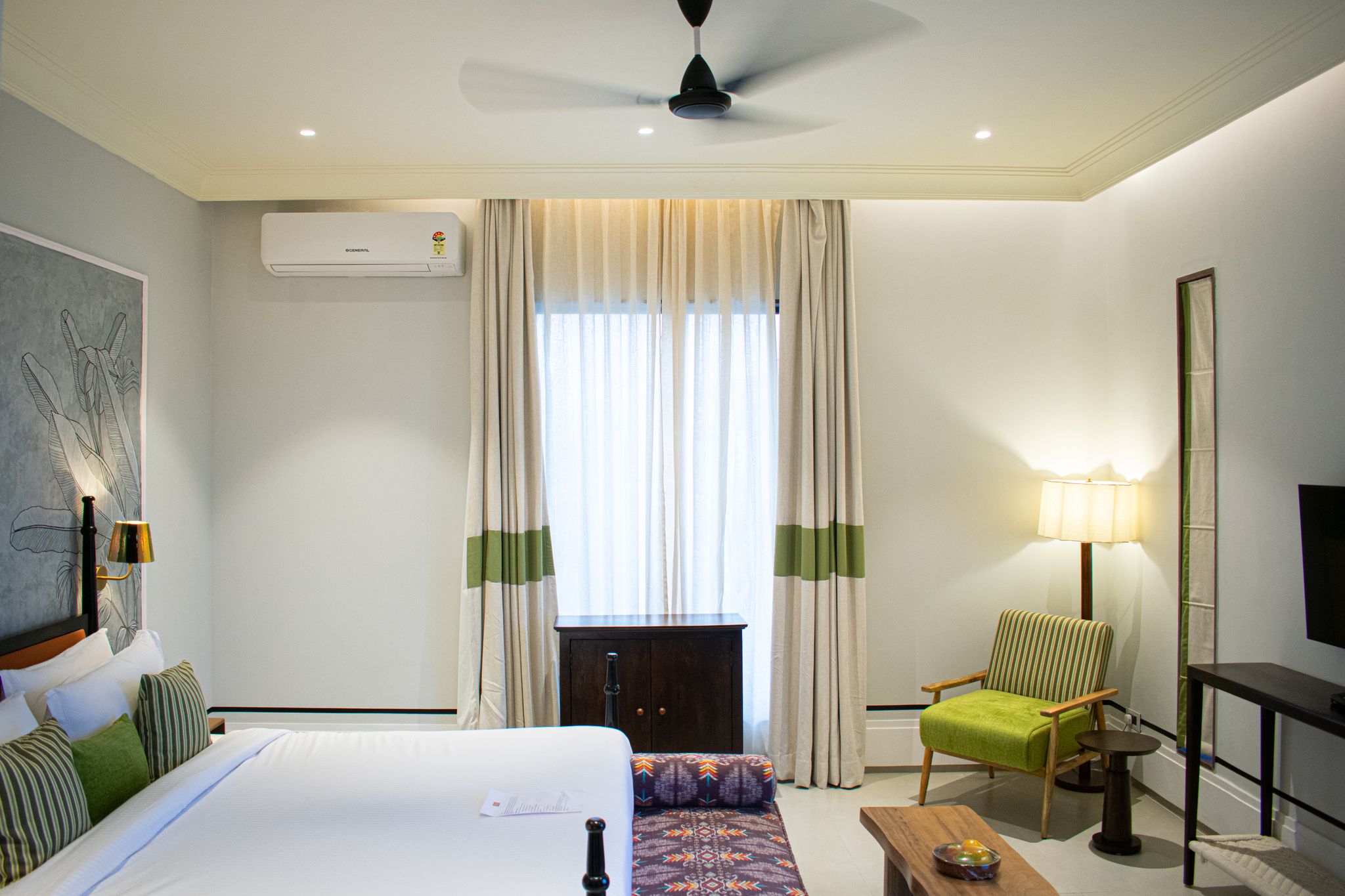 Casa Blanca Lake City - A Unit Of Soul Bistro and Lounge Premium Suite with Balcony