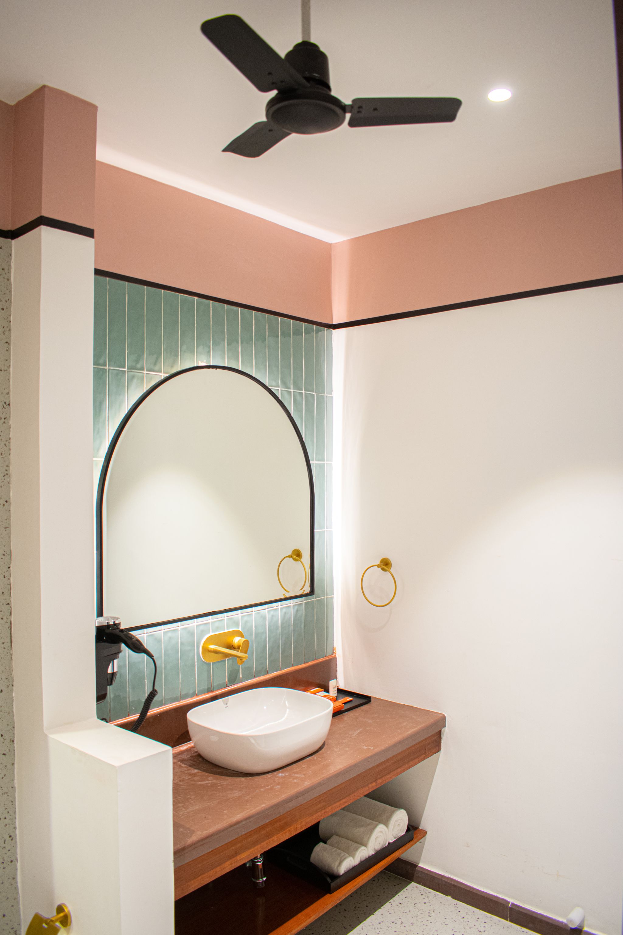 Casa Blanca Lake City - A Unit Of Soul Bistro and Lounge Premium Suite with Balcony 8