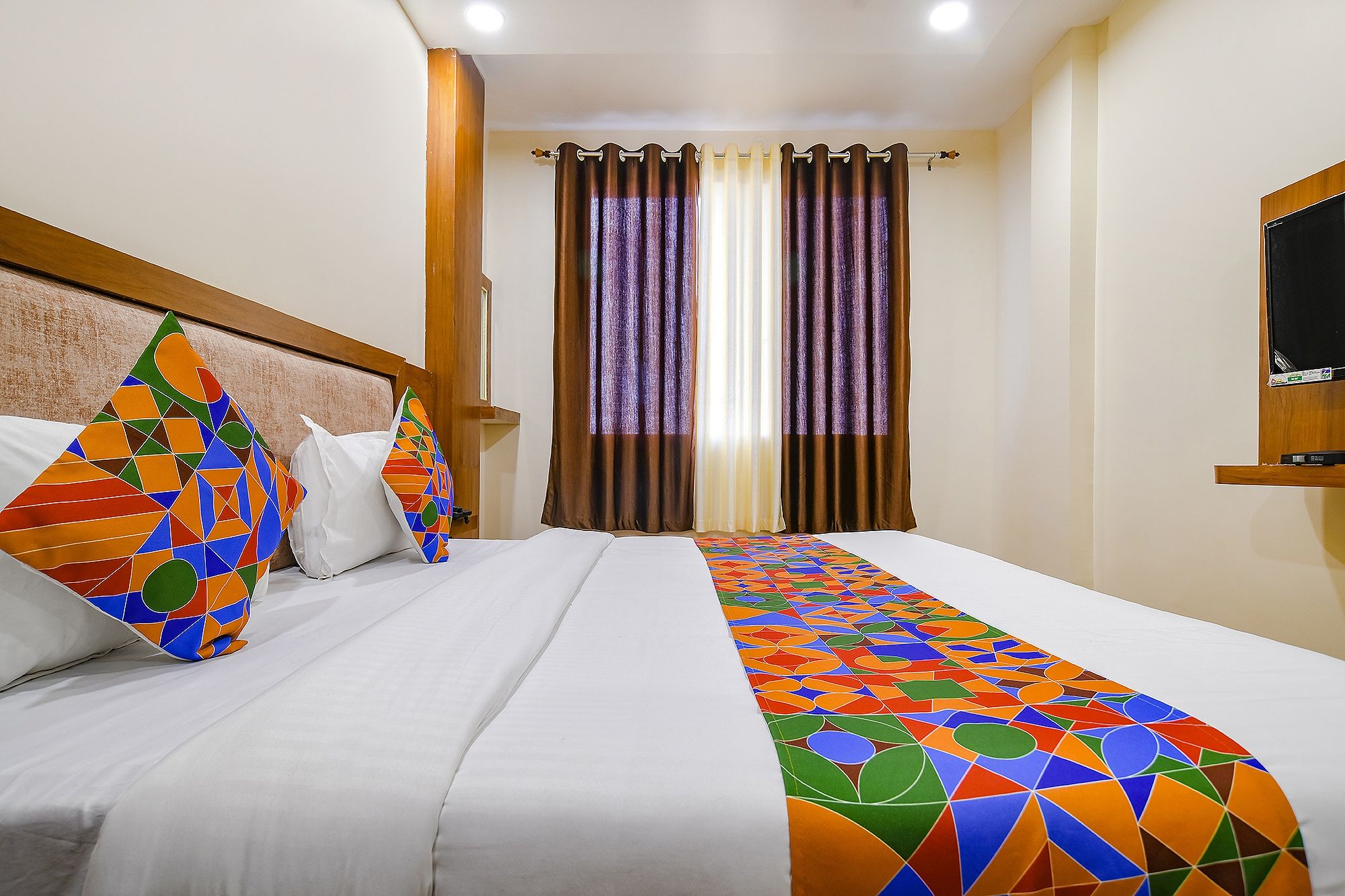 FabHotel Atharv Deluxe Room 3