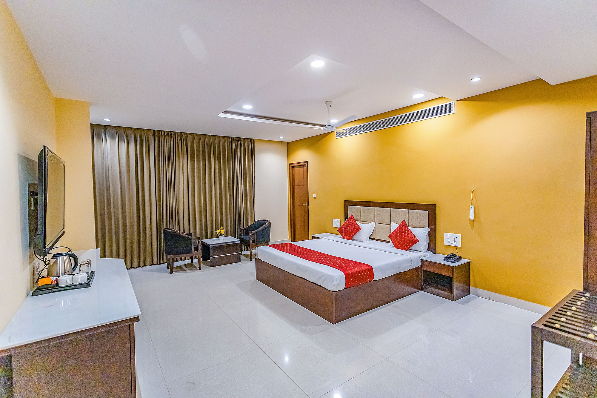 FabHotel Prime Manor Deluxe Room 3