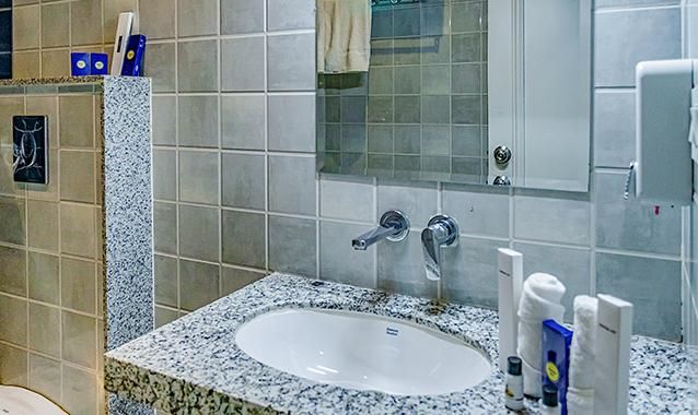 FabHotel Prime Manor Premium Room 4