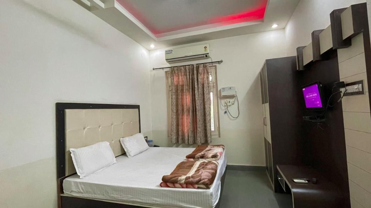 Hotel Prabhat Palace