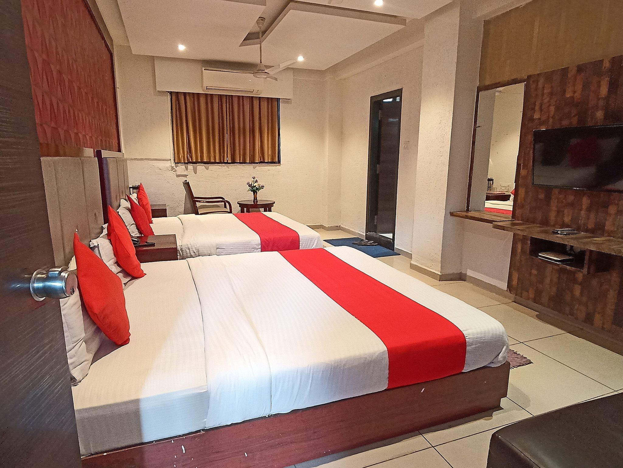 undefined Hotel Shrimad Ahmedabad 10