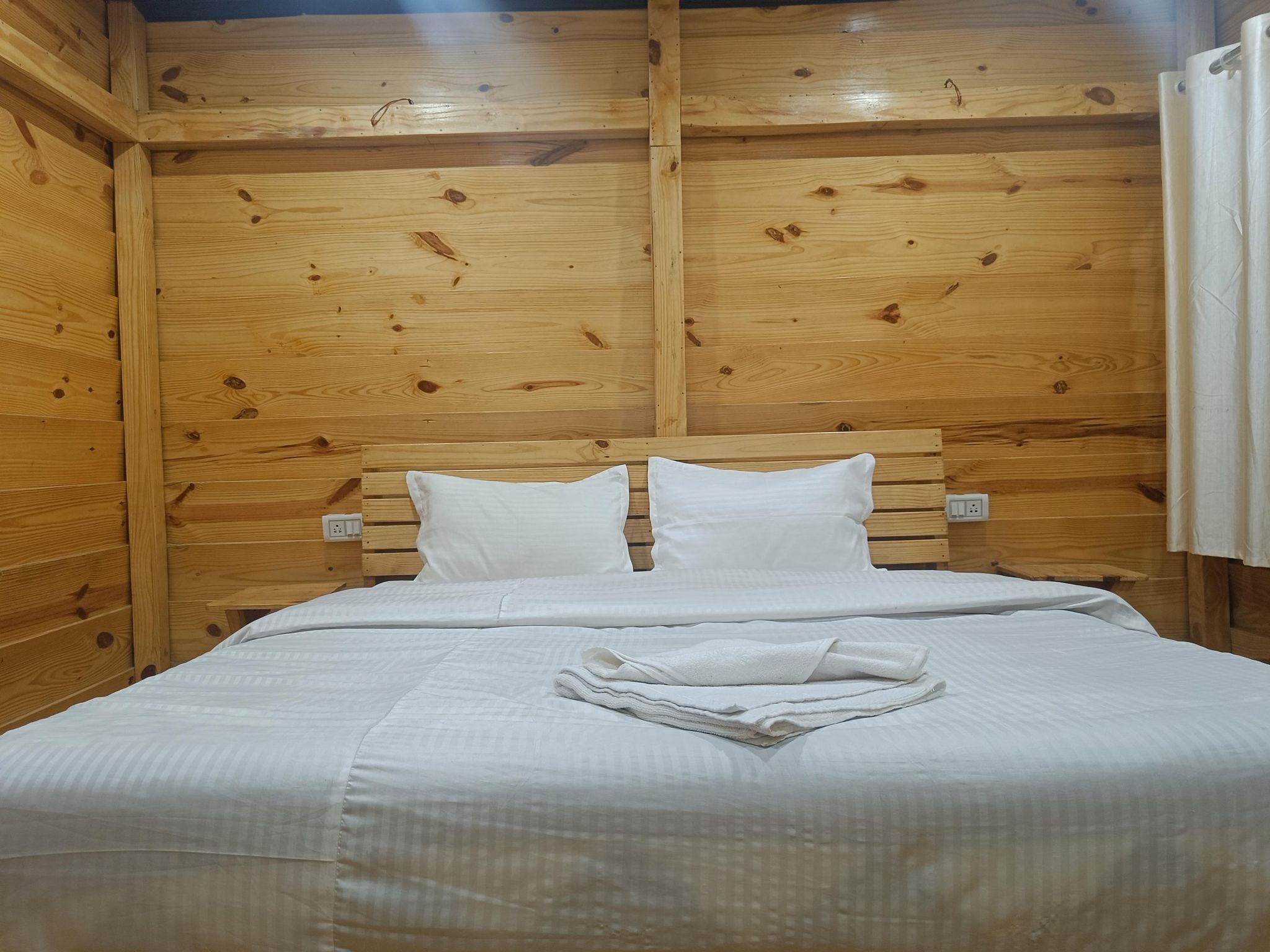 Minikins - Resorts & Restaurant Deluxe Cottage