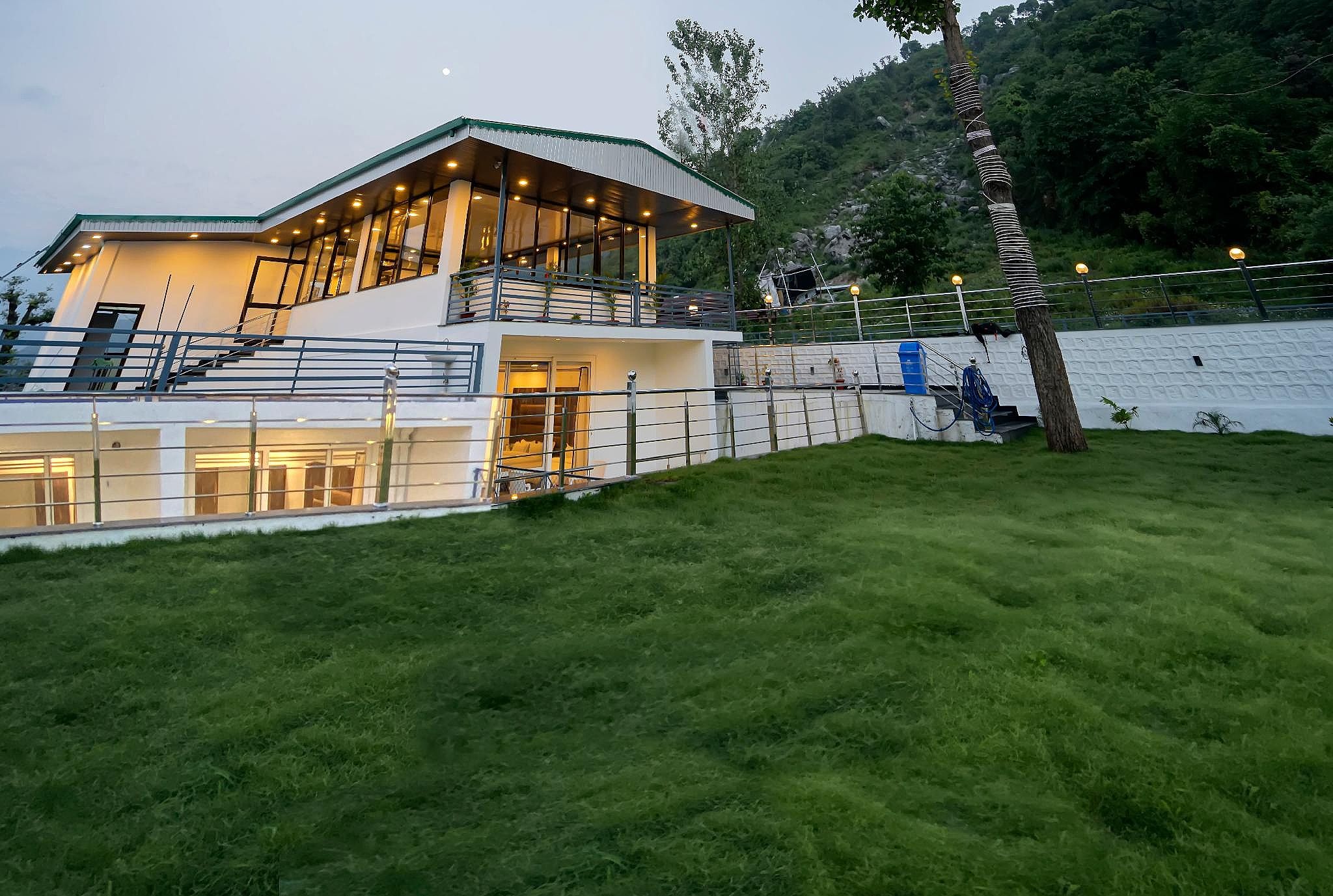 undefined Mountain Midst