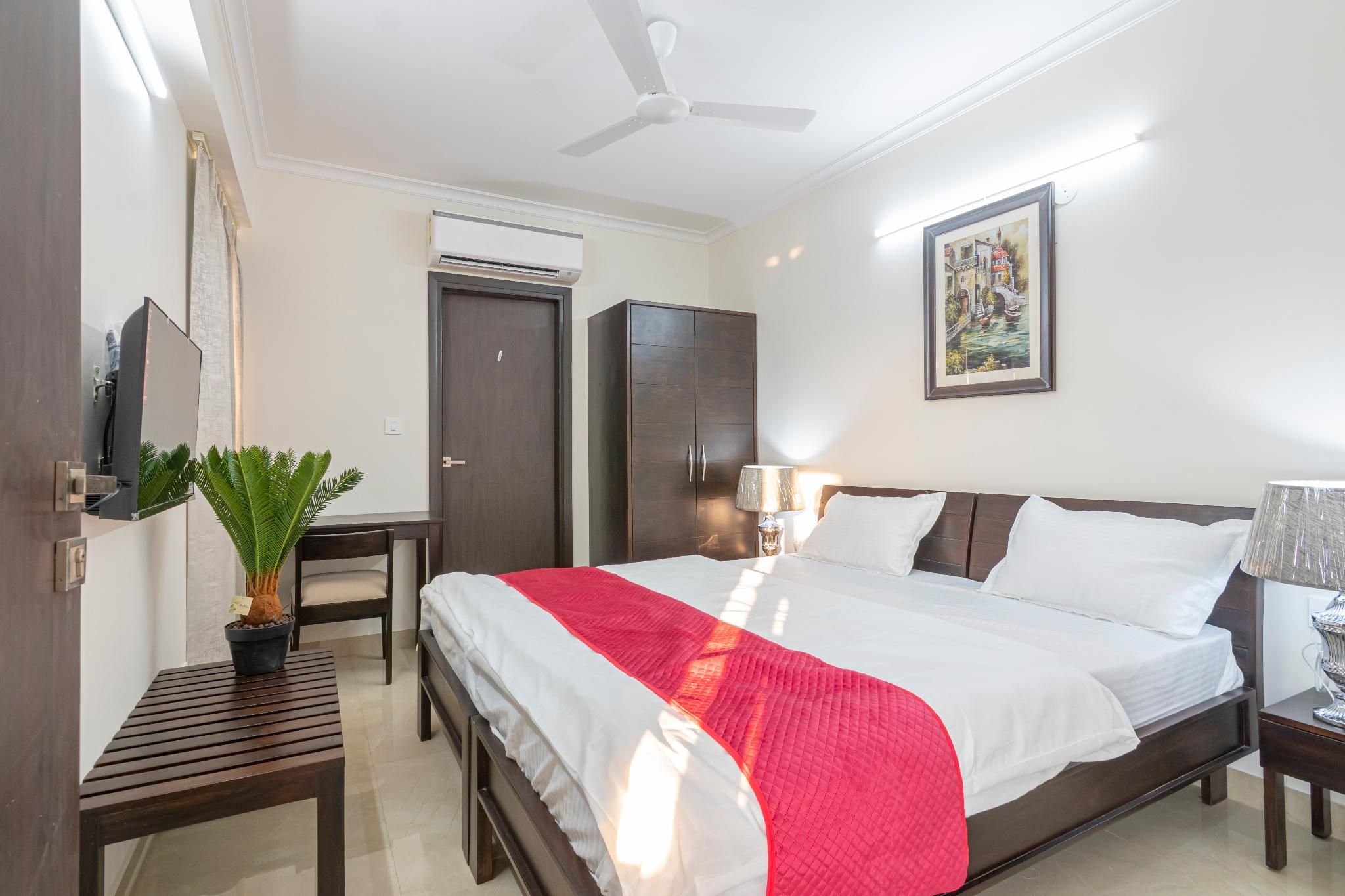 Double Room with Balcony and Private Bathroom