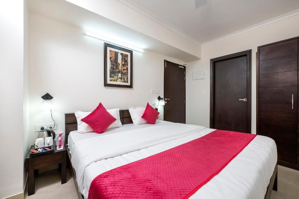 Palm Stay Deluxe Room With Balcony 8